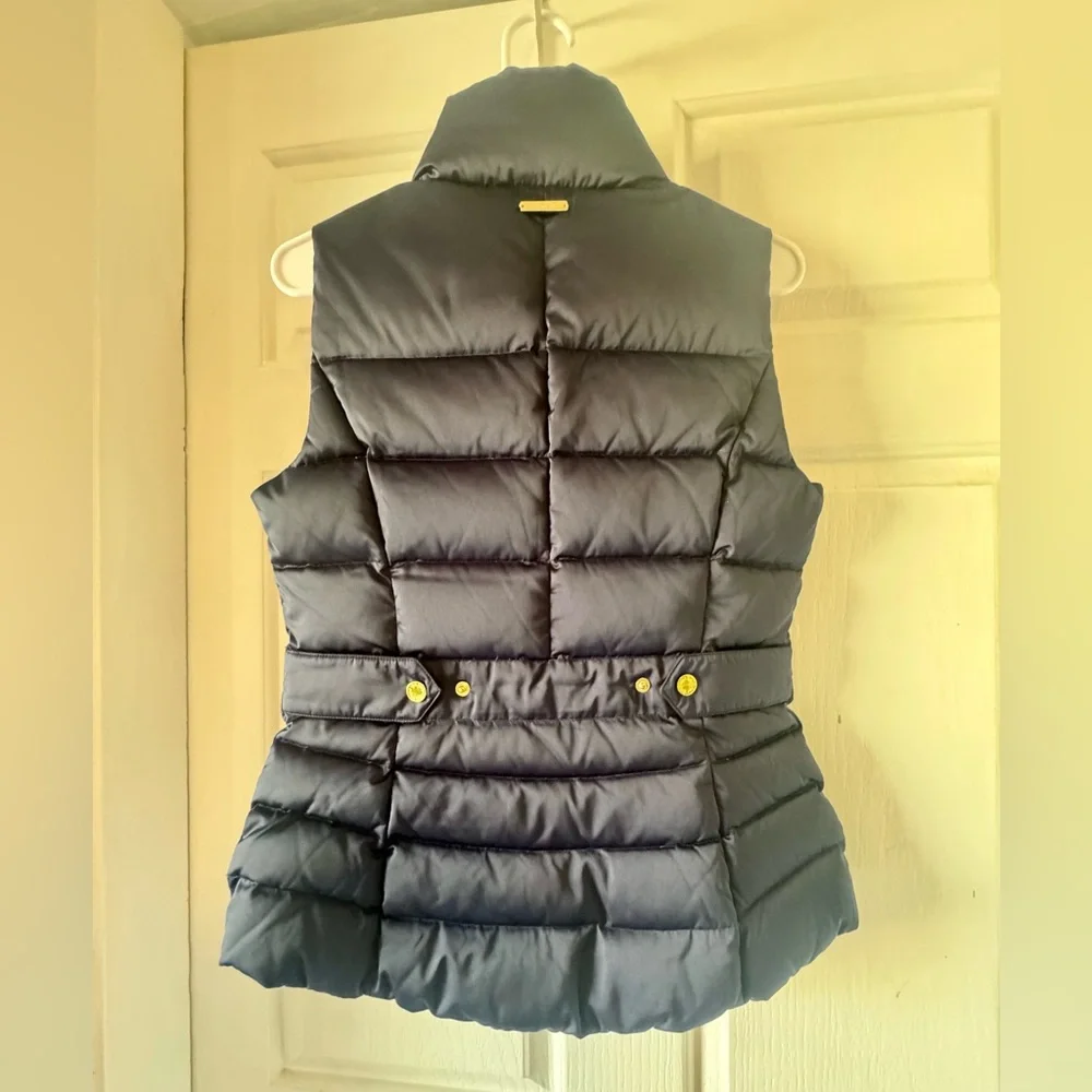 LILLY PULITZER Navy Fitted Slimming “Isabelle” Puffer Vest floral inner lining - Picture 11 of 16